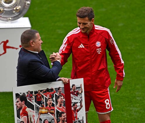 16 05 2026, Soccer Bundesliga 2025 2026, 34 Matchday, FC Bayern Munich 1 FC Cologne, in the Allianz Arena Munich, Leon Goretzka FC Bayern Munich says goodbye, f l Chief Sports Officer Max Eberl Bayern Munich , Leon Goretzka FC Bayern Munich , DFL and DFB regulations prohibit any use of photographs as image sequences and or quasi video