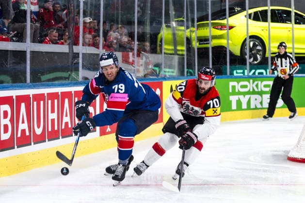 Ice hockey, Eishockey - IIHF WC 2026 ZURICH,SWITZERLAND,16.MAY.26 - ICE HOCKEY - IIHF Ice Hockey World Championship, WM, Weltmeisterschaft 2026, group stage, Austria vs Great Britain. Image shows Nathanael Halbert (GBR) and Benjamin Nissner (AUT).  GEPAxpictures xMaticxKlansek