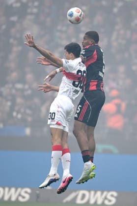 Soccer 1 Bundesliga 34 Matchday Eintracht Frankfurt VfB Stuttgart on 16 05 2026 at Deutsche Bank Park in Frankfurt Chema Andres Stuttgart , left Aurele Amenda Frankfurt , right DFL regulations prohibit any use of photographs as image sequences and or quasi video xJKx