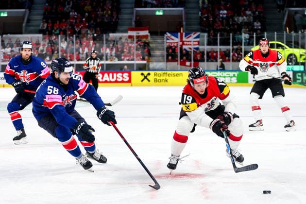 Ice hockey, Eishockey - IIHF WC 2026 ZURICH,SWITZERLAND,16.MAY.26 - ICE HOCKEY - IIHF Ice Hockey World Championship, WM, Weltmeisterschaft 2026, group stage, Austria vs Great Britain. Image shows David Clements (GBR) and Vinzenz Rohrer (AUT).  GEPAxpictures xMaticxKlansek