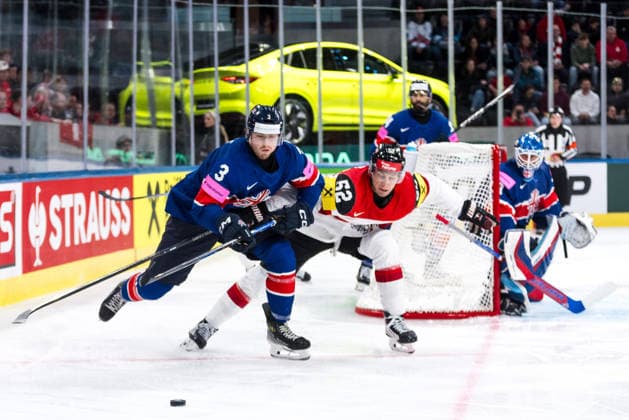 Ice hockey, Eishockey - IIHF WC 2026 ZURICH,SWITZERLAND,16.MAY.26 - ICE HOCKEY - IIHF Ice Hockey World Championship, WM, Weltmeisterschaft 2026, group stage, Austria vs Great Britain. Image shows Liam Steele (GBR) and Paul Huber (AUT).  GEPAxpictures xMaticxKlansek