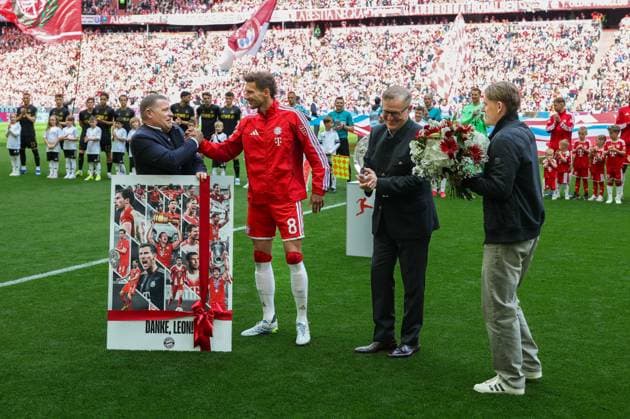 Farewell to Leon Goretzka 8 FC Bayern Muenchen by Chief Sports Officer Max Ebert FC Bayern Muenchen , Chairman of the Board Jan Christian Dreesen FC Bayern Muenchen , Sports Director Christoph Freund FC Bayern Muenchen , FC Bayern Muenchen vs 1 FC Koeln, Football, 1 Bundesliga, 34 Matchday, 16 05 2026 DFL DFB regulations prohibit any use of photographs as image sequences and or quasi video Muenchen Bayern Germany Copyright: xkolbert-press ChristianxKolbertx