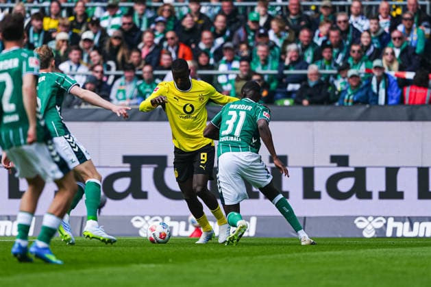 Serhou Guiassy Borussia Dortmund, 09 , Karim Coulibaly SV Werder Bremen, 31 GER, SV Werder Bremen vs Borussia Dortmund, Football, Bundesliga, Matchday 30, Season 2025 2026, 16 05 2026 DFL REGULATIONS PROHIBIT ANY USE OF PHOTOGRAPHS AS IMAGE SEQUENCES AND OR QUASI VIDEO GER, SV Werder Bremen vs Borussia Dortmund, Football, Bundesliga, Matchday 30, Season 2025 2026, 16 05 2026 Bremen Copyright: xEibner-Pressefoto MarcelxvonxFehrnx EP_MFN
