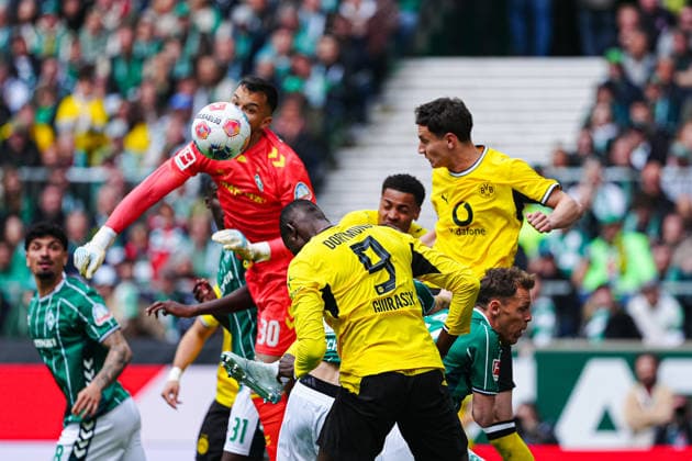 Goal shot Goal chance by header Serhou Guiassy Borussia Dortmund, 09 GER, SV Werder Bremen vs Borussia Dortmund, Football, Bundesliga, Matchday 30, Season 2025 2026, 16 05 2026 DFL REGULATIONS PROHIBIT ANY USE OF PHOTOGRAPHS AS IMAGE SEQUENCES AND OR QUASI VIDEO GER, SV Werder Bremen vs Borussia Dortmund, Football, Bundesliga, Matchday 30, Season 2025 2026, 16 05 2026 Bremen Copyright: xEibner-Pressefoto MarcelxvonxFehrnx EP_MFN