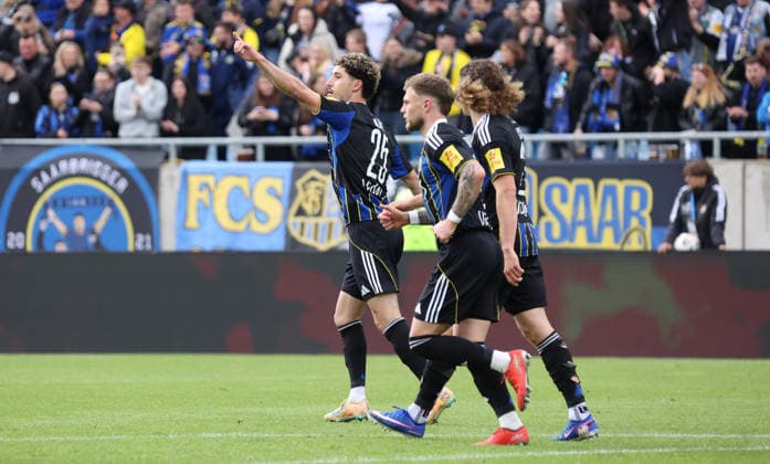 16 05 2026, Soccer, Men, 3 League, Season 2025 2026, 1 FC Saarbrücken FC Hansa Rostock, Goal celebration of 1 FC Saarbrücken after the goal to 2 2 by Amine Naifi 1 FC Saarbruecken Saarbrücken Ludwigsparkstadion Saarland Germany DEU Copyright: xFabianxKleerx