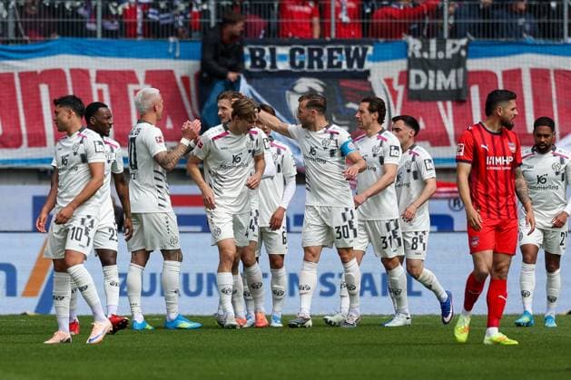 Goal celebration of the 1 FSV Mainz 05 team after the 0 by Phillip Tietz 20 1 FSV Mainz 05 , 1 FC Heidenheim vs 1 FSV Mainz 05, Fußball, Maenner, Bundesliga, DFL, Saison 2025 2026, 34 Spieltag, Rueckrunde, 16 05 2026 DFB regulations prohibit any use of photographs as image sequences and or quasi video Heidenheim Baden Wuerttemberg Germany Copyright: xkolbert-press MartinxAgüerax