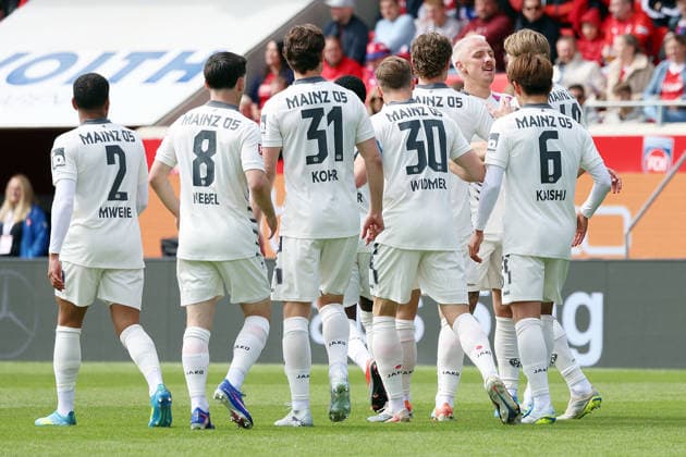 16 05 2026, xrekx, Fussball 1 Bundesliga, 1 FC Heidenheim FSV Mainz 05 v l Torjubel nach dem Tor zum celebrating the goal celebrate 0 1 durch Phillip Tietz 1 FSV Mainz 05 DFL DFB REGULATIONS PROHIBIT ANY USE OF PHOTOGRAPHS as IMAGE SEQUENCES and or QUASI VIDEO Heidenheim
