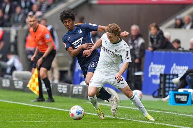 16 05 2026, xydrx, Men, Football, 1 Bundesliga, Borussia Mönchengladbach TSG 1899 Hoffenheim, Season 2025 2026, Borussia Park Bernardo Fernandes da Silva Junior TSG 1899 Hoffenheim, 13 in duel against Hugo Bolin Borussia Mönchengladbach, 38 DFB regulations prohibit any use of photographs as image sequences and or quasi video Copyright: HMBxMedia YannisxDreimann