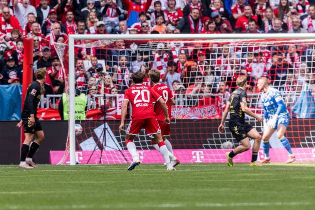 MUNICH, GERMANY - MAY 16: Harry Kane (FC Bayern Muenchen, 9) scores the 1:0 goal during the Bundesliga match between FC Bayern Muenchen vs. 1. FC Koeln at Allianz Arena on matchday 34 of the 1. Bundesliga on May 16, 2026 in Munich, Germany. DFL REGULATIONS PROHIBIT ANY USE OF PHOTOGRAPHS AS IMAGE SEQUENCES AND OR QUASI-VIDEO. Bavaria Germany Copyright: xSteffiexWunderlx