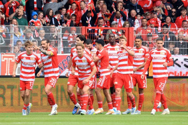 DEU, DFL, 1 FBL, 1 FC Union vs FC Augsburg, 16 05 2026, Stadion Alte Foersterei, Berlin, DEU, DFL, 1 FBL, 1 FC Union vs FC Augsburg, im Bild 1 0 durch Andrej Ilic 1 FC Union Berlin 23 , Unioner Spielerkreis DFL regulations prohibit any use of Photographs as image sequences and or quasi video nordphotoxGmbHx xEngler nph00076