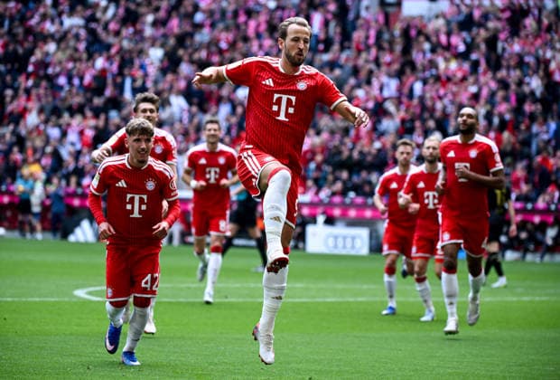 16 05 2026, xemx, Fussball 1 Bundesliga, FC Bayern Muenchen 1 FC Köln v l Harry Kane FC Bayern Muenchen Jubel, Torjubel, celebrate the goal, jubiliert über das Tor zum 2 0 DFL DFB REGULATIONS PROHIBIT ANY USE OF PHOTOGRAPHS as IMAGE SEQUENCES and or QUASI VIDEO Muenchen