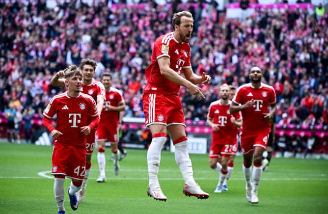 16 05 2026, xemx, Fussball 1 Bundesliga, FC Bayern Muenchen 1 FC Köln v l Harry Kane FC Bayern Muenchen Jubel, Torjubel, celebrate the goal, jubiliert über das Tor zum 2 0 DFL DFB REGULATIONS PROHIBIT ANY USE OF PHOTOGRAPHS as IMAGE SEQUENCES and or QUASI VIDEO Muenchen