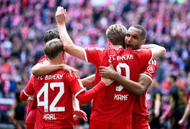 16 05 2026, xemx, Fussball 1 Bundesliga, FC Bayern Muenchen 1 FC Köln v l Harry Kane FC Bayern Muenchen Jubel, Torjubel, celebrate the goal, jubiliert über das Tor zum 2 0 DFL DFB REGULATIONS PROHIBIT ANY USE OF PHOTOGRAPHS as IMAGE SEQUENCES and or QUASI VIDEO Muenchen