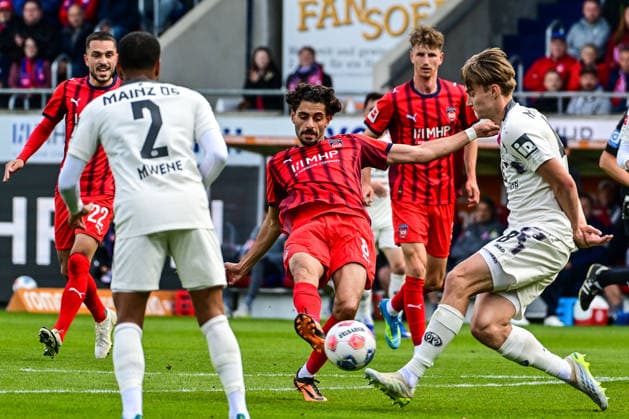 GER, 1 FBL, 1 FC Heidenheim vs 1 FSV Mainz 05 16 05 2026, Voith Arena, Heidenheim, GER, 1 FBL, 1 FC Heidenheim vs 1 FSV Mainz 05, in the picture Heidenheim goal chance by Eren Dinkci Heidenheim, 8 , Kacer Potulski Mainz, 48 nordphotoxGmbHx xHafner nph00200