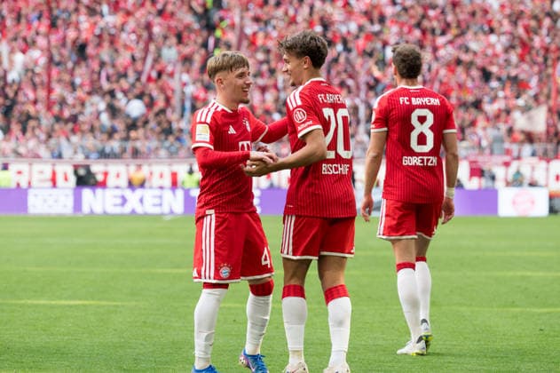 GER, Bayern, Muenchen, Fussball, FC Bayern Muenchen - 1. FC Koeln, in der Allianz Arena, Muenchen, Bundesliga, 34. Spieltag, 16.05.26, v.l. Lennart Karl (FC Bayern Muenchen, 42), Tom Bischof (FC Bayern Muenchen, 20), Leon Goretzka (FC Bayern Muenchen, 8), Torjubel, Freude, Emotionen, Jubel, Feiern, Goal Scored, Celebrate, goal celebration, joy, emotions, celebration, cheering, goal scored, celebrate DFL DFB regulations prohibit any use of photographs as image sequences and or quasi-video, Muenchen Allianz Arena Bayern Deutschland Copyright: xMichaelxNibelx
