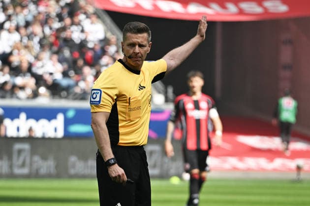 16 05 2026, xsltx, Soccer 1 Bundesliga, Eintracht Frankfurt VfB Stuttgart v l Referee Referee Tobias Welz Wiesbaden DFL DFB REGULATIONS PROHIBIT ANY USE OF PHOTOGRAPHS as IMAGE SEQUENCES and or QUASI VIDEO Frankfurt am Main