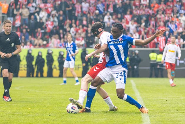 16 05 2026, Soccer, GER, Season, 3 Liga, Season 2025 2026, 38 Matchday, SSV Jahn Regensburg FC Energie Cottbus Arian Dizdarevic SSV Jahn Regensburg vs Anderson Lenda Lucoqui Cottbus DFL REGULATIONS PROHIBIT ANY USE OF PHOTOGRAPHS AS IMAGE SEQUENCES AND OR QUASI VIDEO