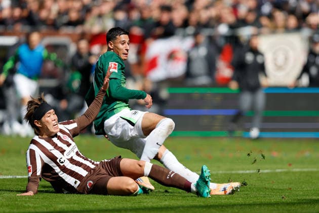 Soccer I Men I Season 2025 2026 I Bundesliga I FC St Pauli VfL Wolfsburg I 16 05 2026 Tomoya Ando 15, FC St Pauli and Adam Daghim 11, VfL Wolfsburg in a duel Hamburg Millerntor Stadium Lower Saxony Germany Copyright: xLobeca CedricxSiefkerx