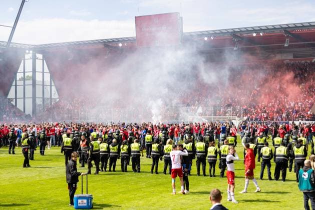 16 05 2026, Football, GER, Season, 3 Liga, Season 2025 2026, 38 Matchday, SSV Jahn Regensburg FC Energie Cottbus Cheering after the final whistle and promotion to the second division at Energie Cottbus DFL REGULATIONS PROHIBIT ANY USE OF PHOTOGRAPHS AS IMAGE SEQUENCES AND OR QUASI VIDEO