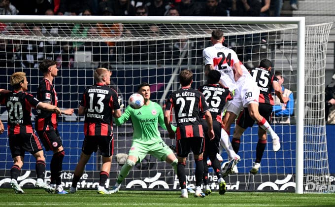 16 05 2026, xfux, Fussball 1 Bundesliga, Eintracht Frankfurt VfB Stuttgart v l Michael Zetterer Eintracht Frankfurt , Torschuetze Torschütze Chema Andres VfB Stuttgart Goal scored, Tor zum 0 1 DFL DFB REGULATIONS PROHIBIT ANY USE OF PHOTOGRAPHS as IMAGE SEQUENCES and or QUASI VIDEO Frankfurt am Main
