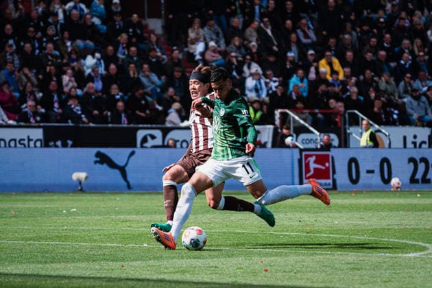 1 Bundesliga FC St Pauli vs VfL Wolfsburg, 16 05 2026 Adam Daghim VfL Wolfsburg, 11 vs Tomoya AndÅ FC St Pauli, 15 misses huge chance Football, 1 Bundesliga, 34 Matchday FC St Pauli vs VfL Wolfsburg on 16 05 2026 at Millerntor Stadion, Hamburg DFL REGULATIONS PROHIBIT ANY USE OF PHOTOGRAPHS AS IMAGE SEQUENCES AND OR QUASI VIDEO Copyright: xBEAUTIFULxSPORTS Tonhäuserx