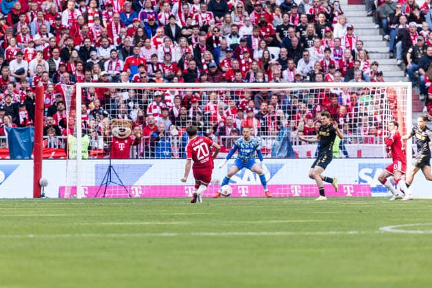 MUNICH, GERMANY - MAY 16: Tom Bischof (FC Bayern Muenchen, 20) scores the 3:1 goal - 120th Bundesliga goal this season - during the Bundesliga match between FC Bayern Muenchen vs. 1. FC Koeln at Allianz Arena on matchday 34 of the 1. Bundesliga on May 16, 2026 in Munich, Germany. DFL REGULATIONS PROHIBIT ANY USE OF PHOTOGRAPHS AS IMAGE SEQUENCES AND OR QUASI-VIDEO. Bavaria Germany Copyright: xSteffiexWunderlx