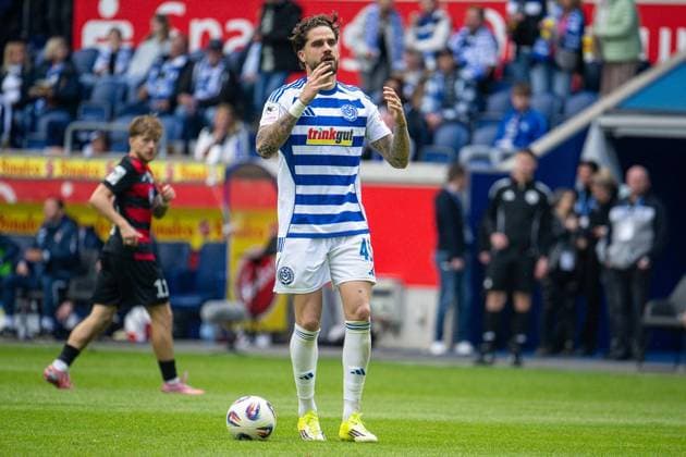 3 Liga MSV Duisburg Viktoria Köln FOR EDITORIAL PURPOSES ONLY p Soccer 3 Liga MSV Duisburg Viktoria Köln on 16 05 26 at the Schauinsland Reisen Arena in Duisburg Lex Tyger Lobinger Duisburg Duisburg Duisburg Copyright JakobxKlos Copyright: JakobxKlos doc85vdx5o5jyg1175d5gyc ,EDITORIAL USE ONLY Copyright: JakobxKlos