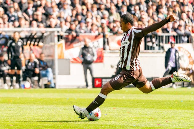 Joel Chima Fujita FC St Pauli, 16 Goal Shot Goal Chance, GER, FC St Pauli vs VfL Wolfsburg, Football, Bundesliga, Matchday 34, Season 2025 2026, 16 05 2026 DFL REGULATIONS PROHIBIT ANY USE OF PHOTOGRAPHS AS IMAGE SEQUENCES AND OR QUASI VIDEO GER, FC St Pauli vs VfL Wolfsburg, Football, Bundesliga, Matchday 34, Season 2025 2026, 16 05 2026 Hamburg Copyright: xEibner-Pressefoto MaxxVincenx EP_MVN