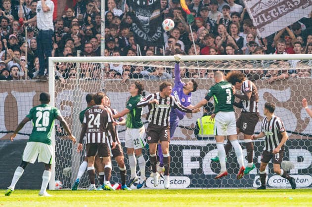 Goalkeeper Nikola Vasilj FC St Pauli, 22 Parade, GER, FC St Pauli vs VfL Wolfsburg, Football, Bundesliga, Matchday 34, Season 2025 2026, 16 05 2026 DFL REGULATIONS PROHIBIT ANY USE OF PHOTOGRAPHS AS IMAGE SEQUENCES AND OR QUASI VIDEO GER, FC St Pauli vs VfL Wolfsburg, Football, Bundesliga, Matchday 34, Season 2025 2026, 16 05 2026 Hamburg Copyright: xEibner-Pressefoto MaxxVincenx EP_MVN