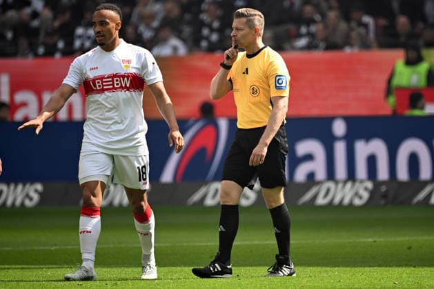 16 05 2026, xjhx, Soccer 1 Bundesliga, Eintracht Frankfurt VfB Stuttgart v l Jamie Leweling VfB Stuttgart Referee Referee Tobias Welz Wiesbaden DFL DFB REGULATIONS PROHIBIT ANY USE OF PHOTOGRAPHS as IMAGE SEQUENCES and or QUASI VIDEO Frankfurt am Main