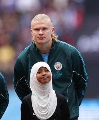 London, England, 16th May 2026. Erling Haaland of Manchester City with mascot during the Chelsea vs Manchester City FA Cup Final match at Wembley Stadium, London. Picture credit should read: David Klein Sportimage EDITORIAL USE ONLY. No use with unauthorised audio, video, data, fixture lists, club league logos or live services. Online in-match use limited to 120 images, no video emulation. No use in betting, games or single club league player publications. SPI_025_DK_Chelsea_Manchester_City SPI-4803-0025