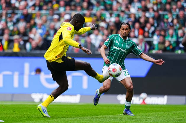Serhou Guiassy Borussia Dortmund, 09 , Isaac Schmidt SV Werder Bremen, 23 GER, SV Werder Bremen vs Borussia Dortmund, Football, Bundesliga, Matchday 30, Season 2025 2026, 16 05 2026 DFL REGULATES PROHIBIT ANY USE OF PHOTOGRAPHS AS IMAGE SEQUENCES AND OR QUASI VIDEO GER, SV Werder Bremen vs Borussia Dortmund, Football, Bundesliga, Matchday 30, Season 2025 2026, 16 05 2026 Bremen Copyright: xEibner-Pressefoto MarcelxvonxFehrnx EP_MFN
