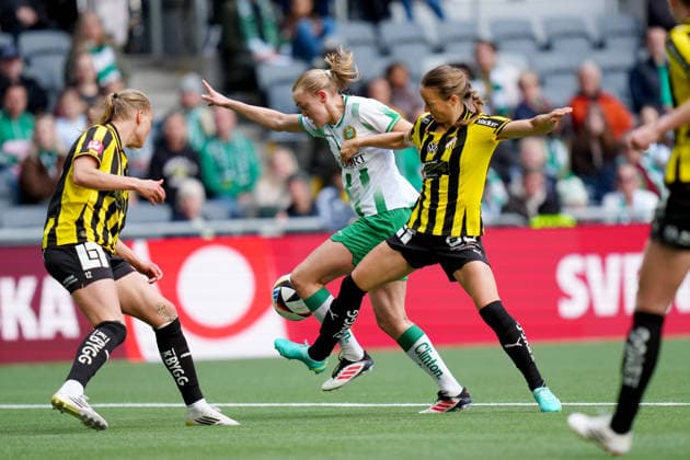 STOCKHOLM, SWEDEN 20260516 Hammarbys Elin Ahgren Sorum between Häckens Stine Sandbech and Aivi Luik during Saturdays Swedish Cup final match between Hammarby IF and BK Häcken FF at 3Arena STOCKHOLM SWEDEN x10658x  Copyright: xMagnusxLejhall TTx SVENSKA CUPEN FINAL HAMMARBY-HÄCKEN
