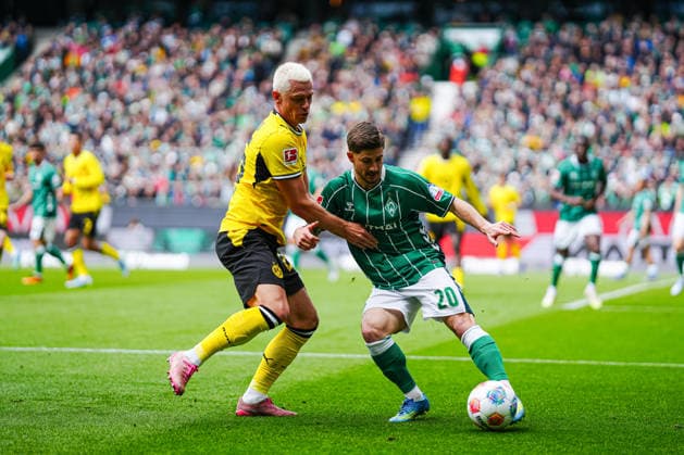 Julian Ryerson Borussia Dortmund, 26 , Romano Schmid SV Werder Bremen, 20 GER, SV Werder Bremen vs Borussia Dortmund, Football, Bundesliga, Matchday 30, Season 2025 2026, 16 05 2026 DFL REGULATIONS PROHIBIT ANY USE OF PHOTOGRAPHS AS IMAGE SEQUENCES AND OR QUASI VIDEO GER, SV Werder Bremen vs Borussia Dortmund, Football, Bundesliga, Matchday 30, Season 2025 2026, 16 05 2026 Bremen Copyright: xEibner-Pressefoto MarcelxvonxFehrnx EP_MFN