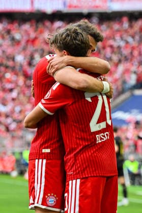MUNICH, GERMANY - 16. MAI: Bayern celebrate the goal to makes 3-1 Tor Torschuetze Freude Happy TOM BISCHOF (FC Bayern Munich 20) during the Bundesliga Match between FC Bayern Munich vs. 1. FC KOELN at Matchday 34 at Allianz Arena DFL REGULATIONS PROHIBIT ANY USE OF PHOTOGRAPHS AS IMAGE SEQUENCES AND OR QUASI-VIDEO Leon GORETZKA (FC Bayern Munich 8) Copyright: xBEAUTIFULxSPORTS Goldbergx