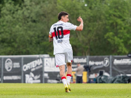Nicolas Sessa VfB Stuttgart II, 10 before free kick to 3 4 goes ahead to drive the team GER, VfB Stuttgart II vs VfL Osnabrueck, Football, 3 Bundesliga, Matchday 38, Season 2025 2026, 16 05 2026 GER, VfB Stuttgart II vs VfL Osnabrueck, Football, 3 Bundesliga, Matchday 38, Season 2025 2026, 16 05 2026 Aspach Copyright: xEibner-Pressefoto CarstenxSchwerx EP_CSG
