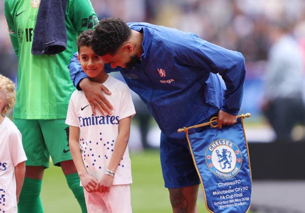 London, England, 16th May 2026. Reece James of Chelsea checks on his mascot during the Chelsea vs Manchester City FA Cup Final match at Wembley Stadium, London. Picture credit should read: David Klein Sportimage EDITORIAL USE ONLY. No use with unauthorised audio, video, data, fixture lists, club league logos or live services. Online in-match use limited to 120 images, no video emulation. No use in betting, games or single club league player publications. SPI_032_DK_Chelsea_Manchester_City SPI-4803-0032