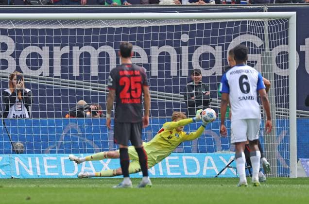 Sander Tangvik Hamburger SV 12 saves Patrick Schicks penalty Bayer Leverkusen, 14 not in picture Exequiel Palacios Bayer Leverkusen, 25 and Albert Lokonga Hamburger SV 06 watch GER, Bayer 04 Leverkusen vs Hamburger SV, Soccer, 1 Bundesliga , 34 Matchday, Season 2025 2026, 16 05 2026 DFL DFB REGULATIONS PROHIBIT ANY USE OF PHOTOGRAPHS as IMAGE SEQUENCES and or QUASI VIDEO GER, Bayer 04 Leverkusen vs Hamburger SV, Football, 1 Bundesliga , 34 Matchday, Season 2025 2026, 16 05 2026 Leverkusen Copyright: xEibner-Pressefotox xThomasxStoecx EP_TSR