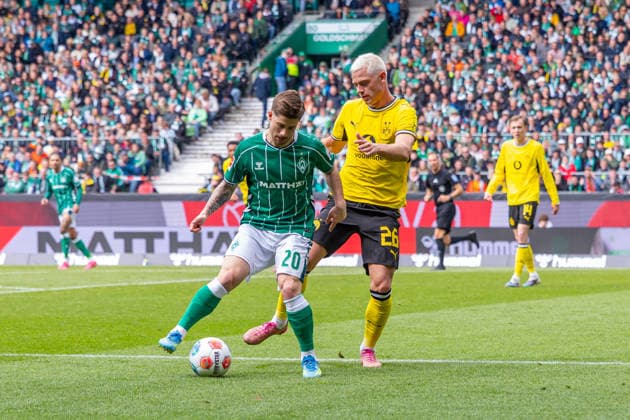 16 05 2026, Matchday 34 in Bundesliga 1, SV Werder Bremen Borussia Dortmund v l Romano Schmid SV Werder Bremen , Julian Ryerson Borussia Dortmund Bremen Weserstadion Bremen Germany xRHR PHOTO DEx Copyright: DennisxEwert RHR-FOTOx RHR-FOTO DE