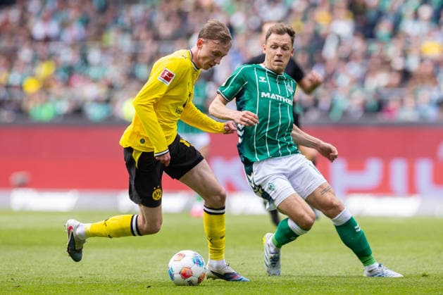 16 05 2026, Matchday 34 in Bundesliga 1, SV Werder Bremen Borussia Dortmund v l Maximilian Beier Borussia Dortmund , Senne Lynen SV Werder Bremen Bremen Weserstadion Bremen Germany xRHR PHOTO DEx Copyright: DennisxEwert RHR-FOTOx RHR-FOTO DE