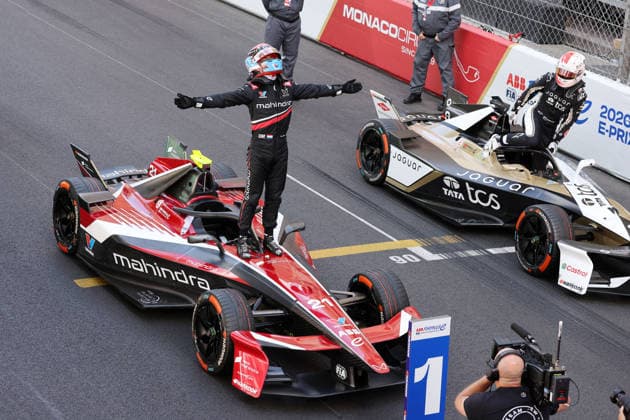 Nyck de Vries (NED) Mahindra in Siegerpose auf seinem Gen3 Evo Rennfahrzeug im Parc ferme, Rennen 1, FIA Formel E Weltmeisterschaft Saison 12, Monaco E- Prix, MonteCarlo, MC, 16.05.2026, *** Nyck de Vries NED Mahindra in winning pose on his Gen3 Evo race car at Parc ferme, Race 1, FIA Formula E World Championship Season 12, Monaco E Prix, MonteCarlo, MC, 16 05 2026,