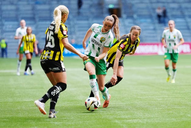 STOCKHOLM, SWEDEN 20260516 Hammarbys Svea Rehnberg against Häckens Alva Selerud and Aivi Luik during Saturdays final match in the Swedish Cup between Hammarby IF and BK Häcken FF at 3Arena STOCKHOLM SWEDEN x10658x  Copyright: xMagnusxLejhall TTx SVENSKA CUPEN FINAL HAMMARBY-HÄCKEN