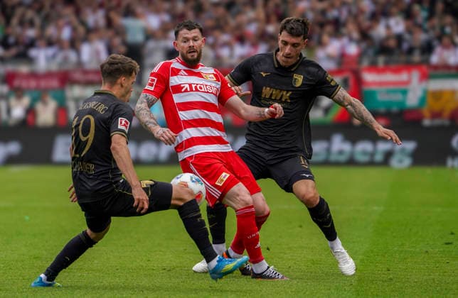 Germany Bundesliga 2025 2026, Matchday 34 1 FC Union Berlin vs FC Augsburg An der Alten Försterei Berlin on the ball Oliver Burke 1 FC Union Berlin, 7 Uchenna Ogundu FC Augsburg, 39 Berlin Copyright: xAymanxAlahmedx