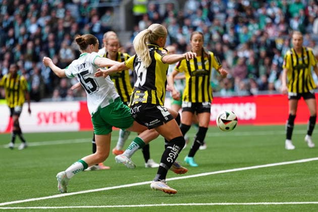 STOCKHOLM, SWEDEN 20260516 Hammarby s Sofia Reidy misses a goal chance, Häcken s Alva Selerud, during Saturday s final match in the Swedish Cup between Hammarby IF and BK Häcken FF at 3Arena STOCKHOLM SWEDEN x10658x  Copyright: xMagnusxLejhall TTx SWEDISH CUP FINAL HAMMARBY HOCKEY