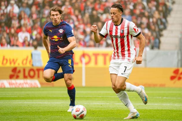 16 05 2026, xdaymx, Soccer 1 Bundesliga, SC Freiburg RB Leipzig vl Orban, Willi RB Leipzig in running duel with Derry Scherhant SC Freiburg DFL DFB REGULATIONS PROHIBIT ANY USE OF PHOTOGRAPHS as IMAGE SEQUENCES and or QUASI VIDEO Freiburg