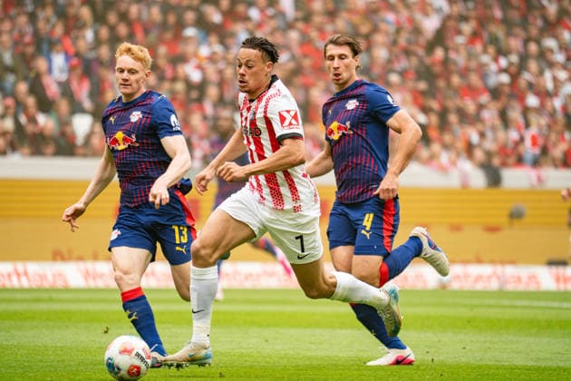 16 05 2026, xdaymx, Soccer 1 Bundesliga, SC Freiburg RB Leipzig vl Seiwald, Nicolas RB Leipzig in running duel with Derry Scherhant SC Freiburg and Orban, Willi RB Leipzig DFL DFB REGULATIONS PROHIBIT ANY USE OF PHOTOGRAPHS as IMAGE SEQUENCES and or QUASI VIDEO Freiburg