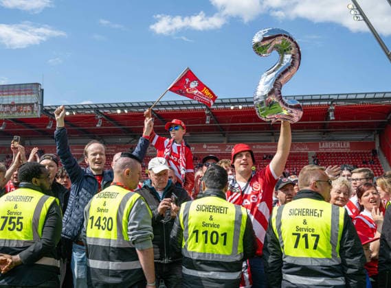 Soccer, Men, Season 2025 2026, 3 Liga 38 Matchday , SSV Jahn Regensburg FC Energie Cottbus, Fans of Cottbus, Cheering after final whistle, 16 05 2026, Copyright: xSebastianxRäppold MatthiasxKochx
