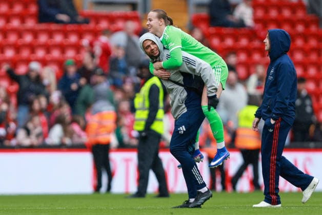 Liverpool FC Women v Arsenal FC women - Women s Super League 25 26 Arsenal s Daphne Van Domselaar piggy backs staff member after match against Liverpool Women - Women s Super League 16.05.2026 Liverpool Anfield Stadium United Kingdom Copyright: xZacharyxLockex