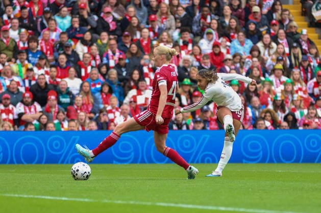 Liverpool FC Women v Arsenal FC women - Women s Super League 25 26 Arsenal s Olivia Smith shooting during match against Liverpool Women - Women s Super League 16.05.2026 Liverpool Anfield Stadium United Kingdom Copyright: xZacharyxLockex