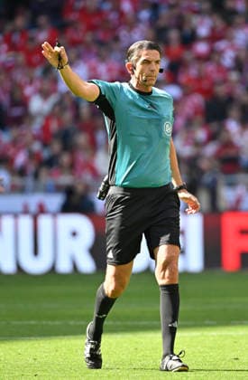 Referee Referee Deniz Aytekin Gesture Gesture FC Bayern Muenchen FCB vs 1 FC Koeln 16 05 2026 DFL REGULATIONS PROHIBIT ANY USE OF PHOTOGRAPHS AS IMAGE SEQUENCES AND OR QUASI VIDEO FC Bayern Muenchen FCB vs 1 FC Koeln